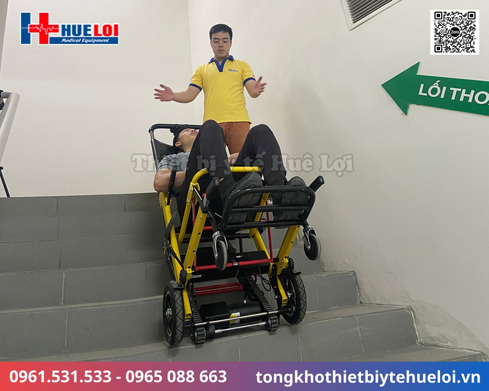 xe lăn có chức năng leo cầu thang